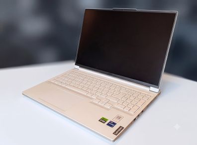 Lenovo Legion 7i Gen 9 16in in Glacier White