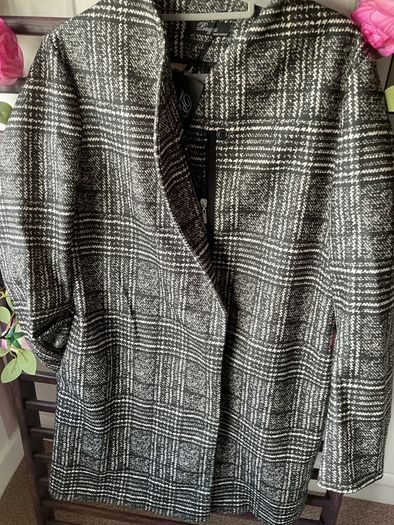 coat Bnwt peruzzi coat size 38 herringbone print.   Italian brand choice boutiques
