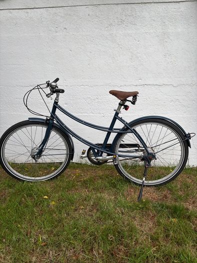 Beautiful Pashley Penny ladies bike.