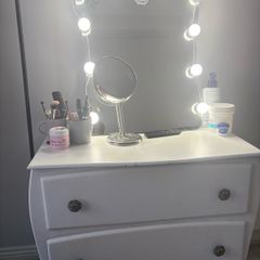 Vanity table
