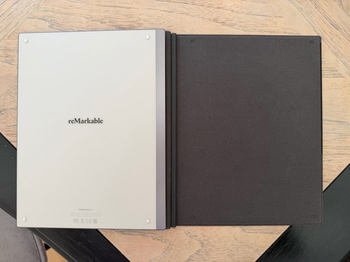 reMarkable 2 with pen, cover and spare nibs