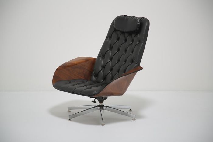 Mid-Century Sculpted Walnut Mr. Chair Lounge Chair by George Mulhauser for Plycraft, 1960s