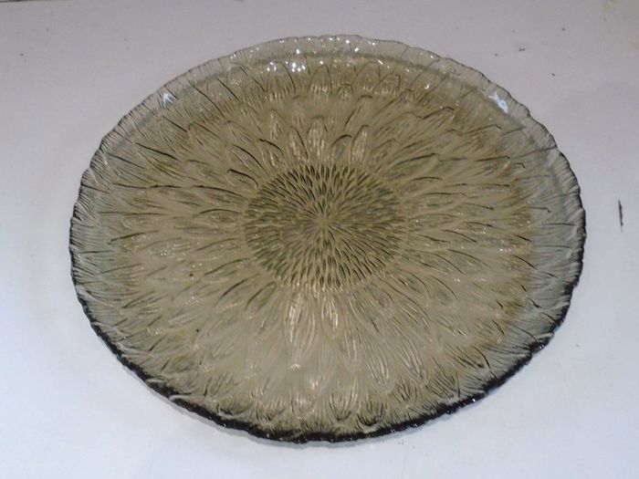 Arcoroc Smoked Glass Sunflower Plate