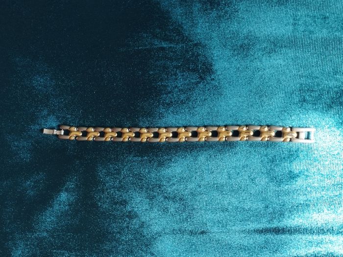 Two-tone metal bracelet.