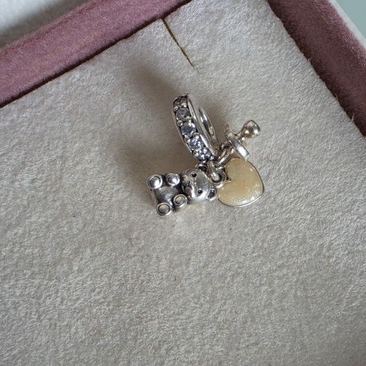Pandora baby treasures charm with Teddy Bear, Pacifier and enamel heart very good condition
