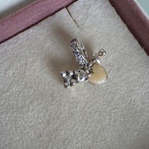 Pandora baby treasures charm with Teddy Bear, Pacifier and enamel heart very good condition