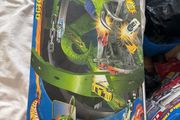 Hot Wheels Octoblast Motorised Track Set Boxed with 2 Cars