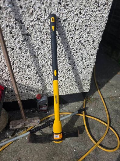 pick axe (roughneck)