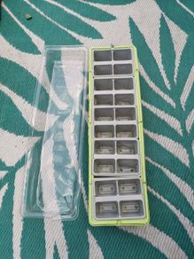 Seed tray with lid and 20 individual compartments