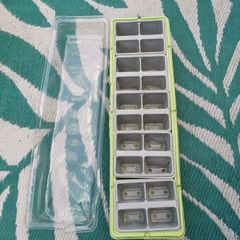 Seed tray with lid and 20 individual compartments