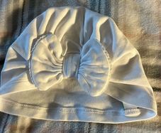 Girls hat 9/12 mths