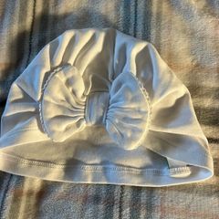 Girls hat 9/12 mths