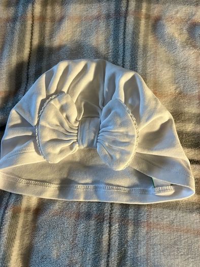 Girls hat 9/12 mths