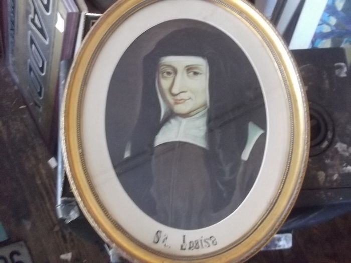 frame oval picture of st louise
