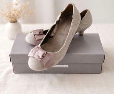 5th Avenue Beige Suede Low Heel s. 4/37