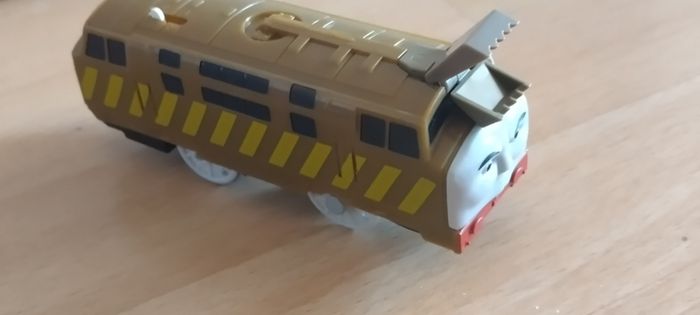 Thomas and friends Trackmaster Motorised trains with track and carriages