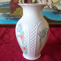 Vintage Large 10.5 Inch Tall Royal Winton Fine Ceramic Vase Made In Staffordshire England