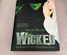 Wicked by Gregory Maquire book