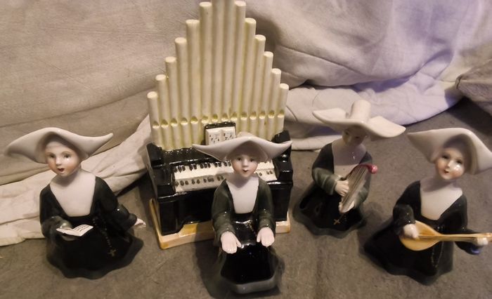 RARE vintage collectable Singing nuns