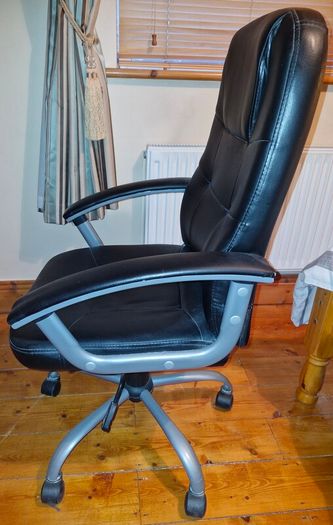 Desktop swivel chair