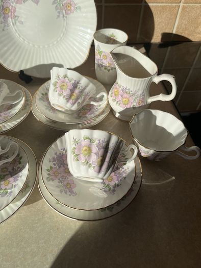 Vintage Royal Tara 21 piece set Irish Blossom in Mint condition