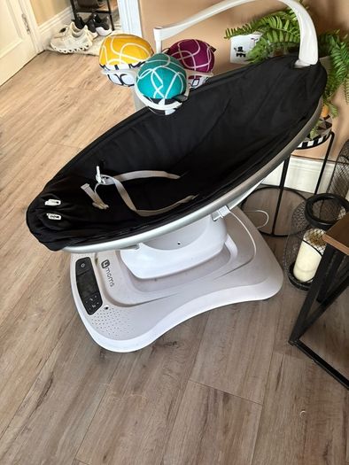 4 Moms Mamaroo