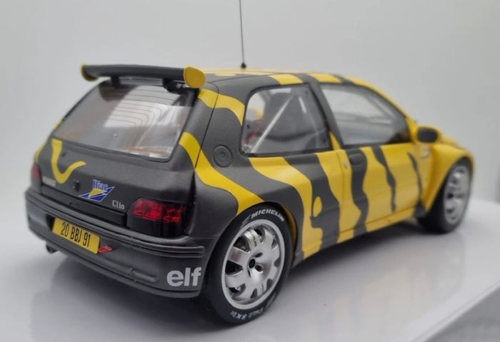 Renault Clio Maxi Presentation 1995 Ottomobile - 1/18 - New In Box