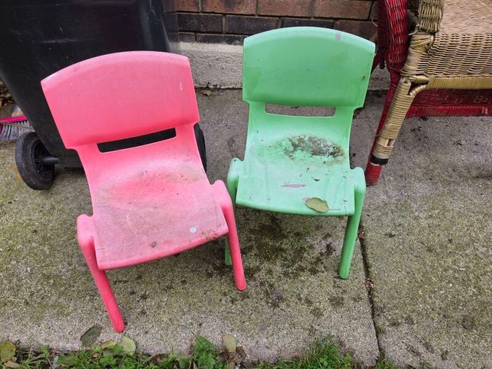 Set of stackable kids chairs