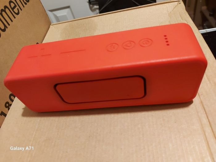 Blix 10 Bluetooth Speaker in perfect working order, Red