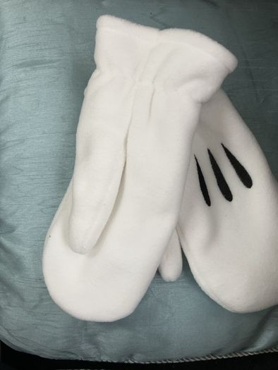 mittens Disneyland Paris exclusive
