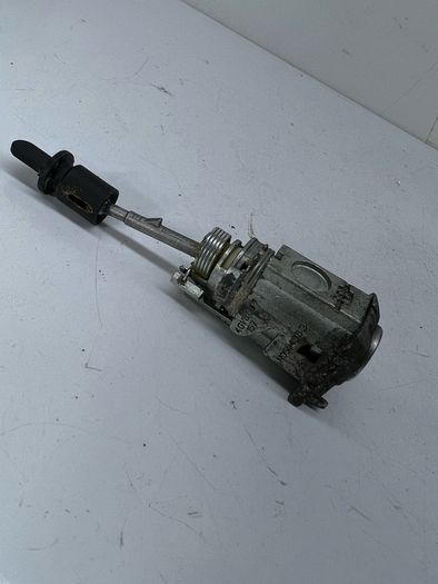 Audi A6 C7 front Right door lock Driver Side N0504363 4G18837167 A2l6b2s