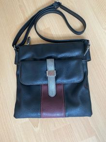 Beautiful ladies shoulder crossbody handbag with adjustable shoulder strap