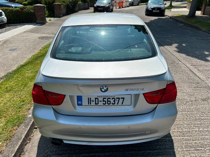 BMW 3-Series 2011