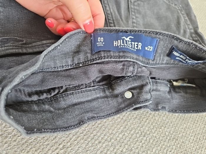 Hollister girls shorts age 12-15 approx, waist 23
