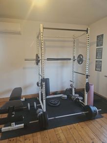 Olympic squad rack with bar (20kg), plates (115kg) and bench