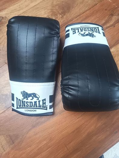 Gallant 5.5ft Free Standing Boxing Punch Bag with gloves and kick boxing ankle supports.
