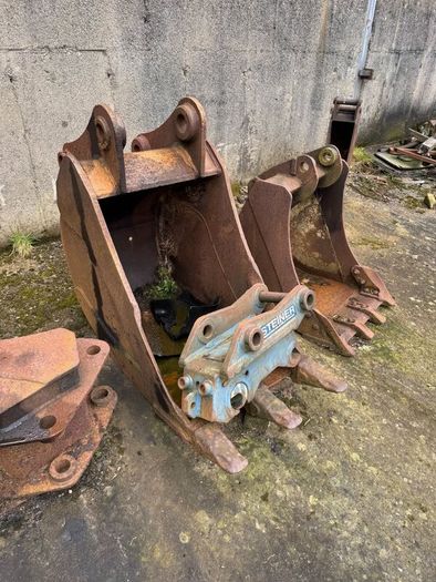 Digger Buckets and quick hitch