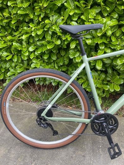 As new Cube Hyde city bicycle
