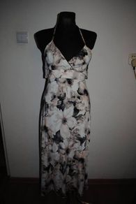 BNWT Qued London maxi floral dress lower, open back halterneck dress size UK12 EUR40 Postage included