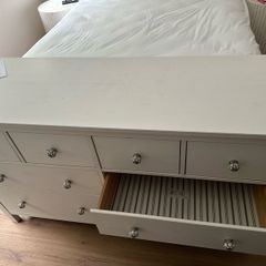 chest of drawers