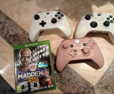 3 Xbox One wireless controllers