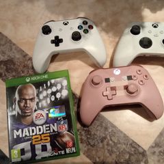 3 Xbox One wireless controllers