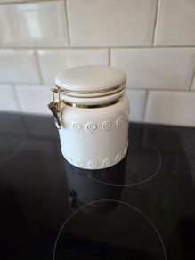 biscuit jar