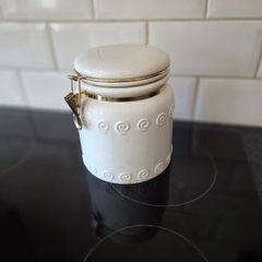 biscuit jar