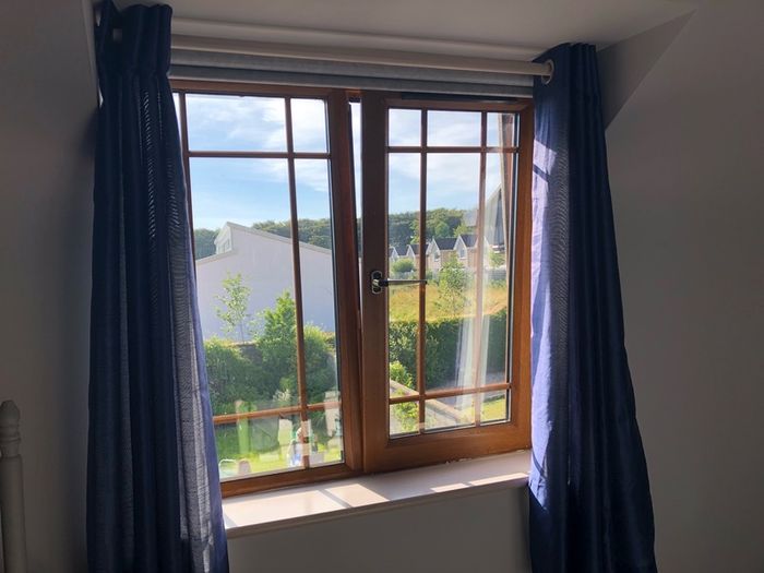 venetian blinds, 2x double doors (full length, 72cm wide), 2x double windows (56cm wide), 1x single door (71cm wide), 1x single window (46cm wide)