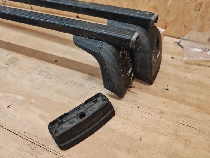Thule 760 square bars 108 cm with Thule 751 foot pack