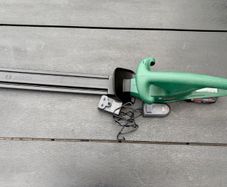 Bosch EasyHedgeCut 18V Like New Battery & Charger Included