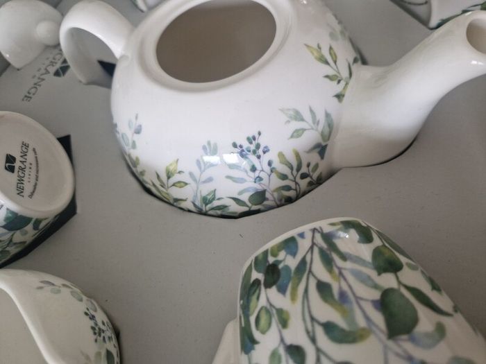 Newgrange bone china 7 piece tea set