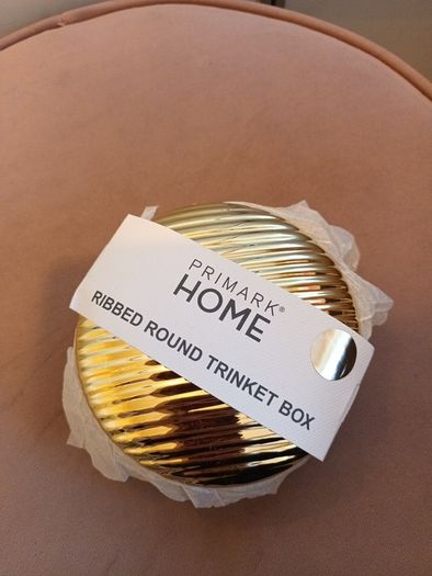 Gold trinket storage box ceramic