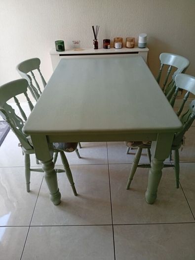 kitchen table and 4 chairs